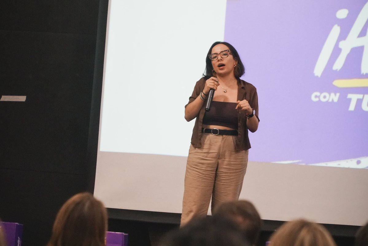 sergio_fajardo's tweet image. Bucaramanga y Santander están listos para salir #adelante.

En Bucaramanga compartimos con: estudiantes, jóvenes, voluntarios, adultos, medios de comunicación, empresarios, trabajadores de la salud, entre otros.

Junto a @JenniferPedraz cerramos en el Hotel Holiday Inn una…