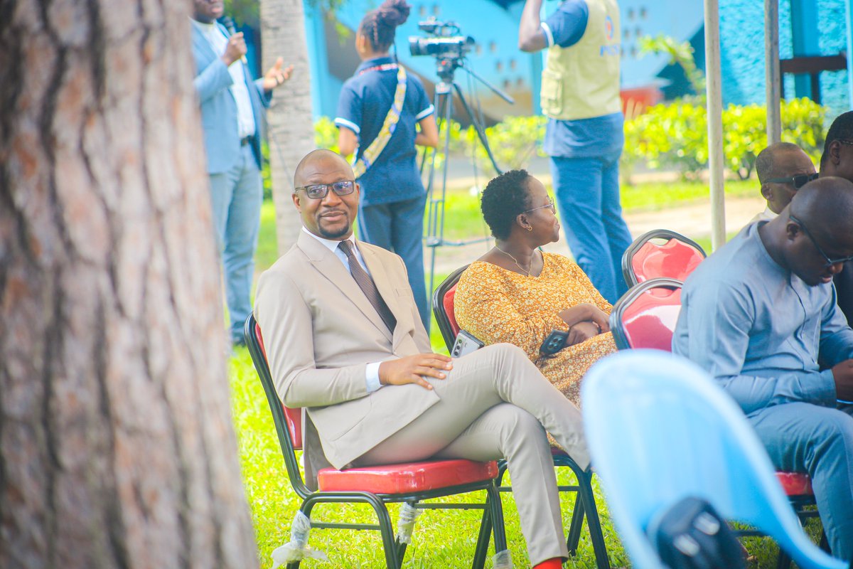 Heureux d'avoir participé au lancement du trentenaire de l’ISCom (Abidjan), aux côtés d’invités de marque comme le ministre Lévy Niamkey et le journaliste Eugène Dié Kacou.

Le panel sur « La télévision aujourd’hui » a montré une réalité : beaucoup de journalistes sont restés