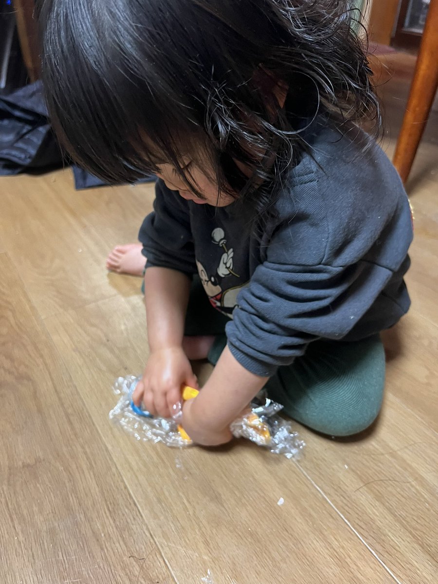 matthew_mallow1's tweet photo. 2歳児でもonちゃんの扱いわかってるのね https://t.co/EnLWa7Q6wP