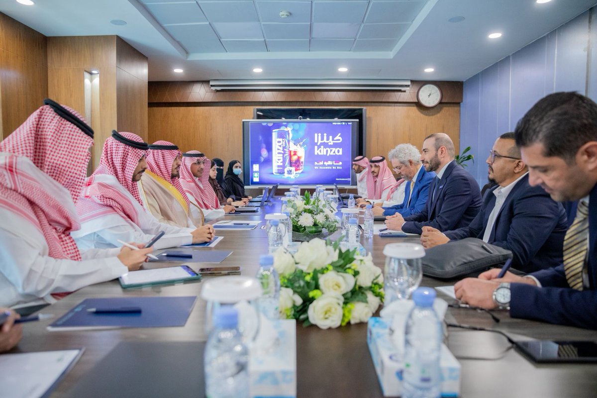 سعيًا لدعم قصص نجاح المنتجات الوطنية بهويتها الصناعية؛ سعدت بلقاء الرئيس التنفيذي لشركة كينزا أ. بندر عقرين <a href="/OkrinBandar/">Bandar Okrin</a>  إذ استعرضنا فرص تعزيز حضور العلامة التجارية الوطنية في الأسواق الرائدة، وتوسيع نطاق انتشارها عالميًا.