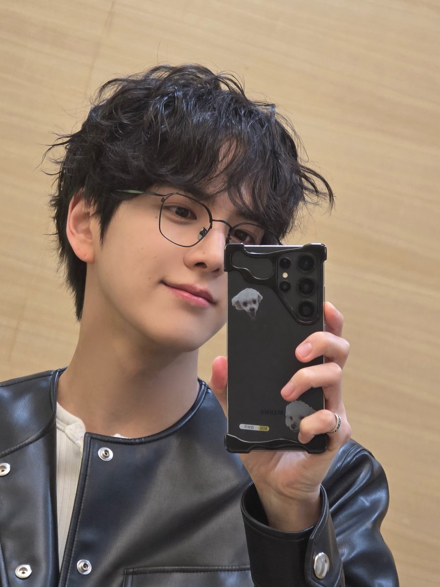 [📸] 영훈 MBC 구해줘! 홈즈 완료📝 수상할 정도로 예능을 너무 잘하는 아이돌 연습생 영훈이👀 오늘 탐방해 본 노량진 뿐만 아니라 어디서든 자신의 미래를 위해 노력하고 있는 모두의 앞날을 응원할게요🍀 

#THEBOYZ #더보이즈
#YOUNGHOON #영훈