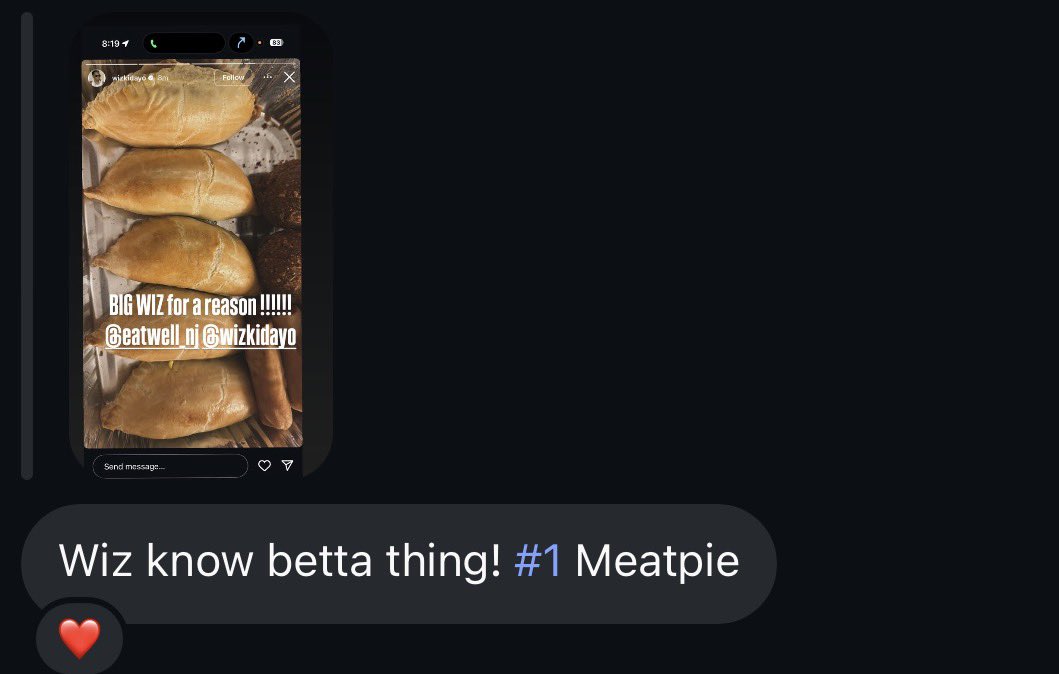 AminaCeoo's tweet image. Eatwell meat pie 😋 tastiest ever #Wizkidfc