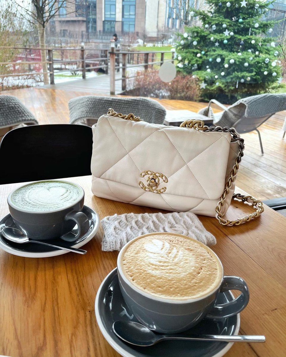 d_1329's tweet photo. A cup is the warmth of my heart , Every time the steam rises, the words "I love you" float in the air☕️🖤 https://t.co/BfJRIROdvz