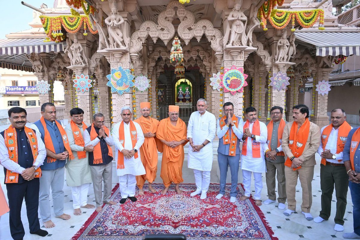 આણંદ જિલ્લાના પ્રવાસ દરમ્યાન આજે પ્રદેશ અધ્યક્ષ શ્રી <a href="/MLAJagdish/">Jagdish Vishwakarma</a> જીએ BAPS સ્વામિનારાયણ મંદિરમાં દર્શન કર્યા અને સૌના સુખ, શાંતિ, સમૃદ્ધિ અને ઉત્તમ સ્વાસ્થ્ય માટે પ્રાર્થના કરી.