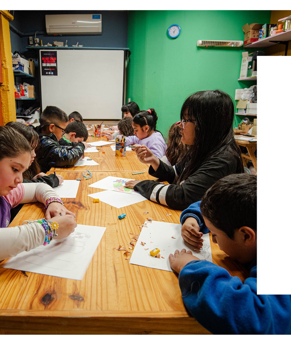 AtsaBsAs's tweet image. Nuestro Complejo Cultural 🎭 es el espacio donde cada compañerx de Sanidad puede expresar su arte 🎨.

Ofrecemos una amplia variedad de talleres para grandes 👱‍♀️👨‍🦰 y chicxs 🧒👧.

Te mostramos 📸 cómo nuestrxs compañeritxs aprenden y se divierten 🙌. Conocé más 👉…