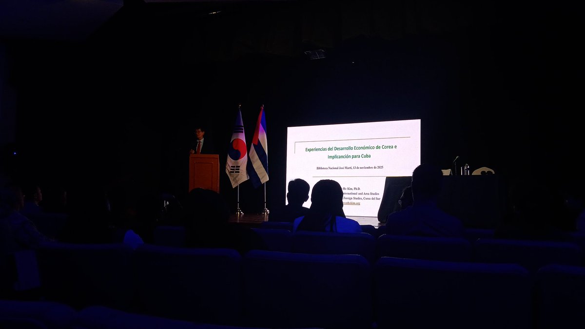 Es para mí un honor participar en tan prestigioso evento que contribuye a mantener las excelentes relaciones bilaterales entre #Cuba y #Korea. Una grandiosa conferencia impartida por el profesor Wonho Kim.