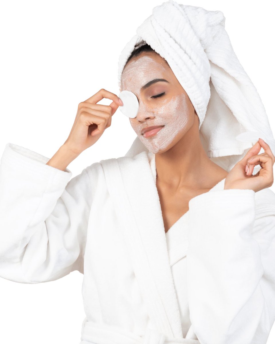 latanyaonline's tweet image. ✨Fresh nails, a new hair mask, and a few minutes of “me time” can shift my whole mood. When I take care of myself, everything else feels lighter, brighter, and more possible. ✨

#beautytips
#selfcare
#beautyblog