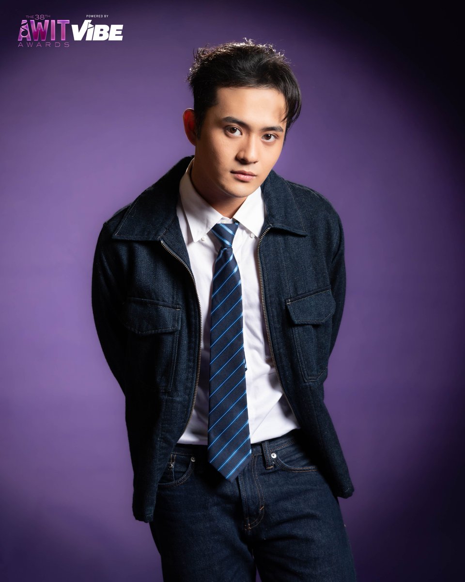 Pose na pang-panalo! <a href="/BGYO_Akira/">Akira Morishita</a>  owning the frame with award-worthy confidence at stage charisma na puwede mag-dominate ng trophies and ng aces. 💜🎶