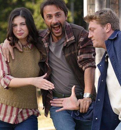 Gezep abi bırak tutsun kızın ellerini, Sana benden söz kötü bir şey yapmayacak, dimi iso?