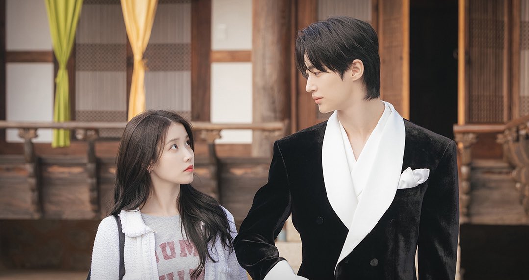 asmoviebuff's tweet photo. Dizimin adı perfect crown olmuş. iu’m aşkımda manwol havası var. Bayıldımke🤍🤩 #perfectcrown #IU #ByeonWooSeok https://t.co/FgpsHpTr1r