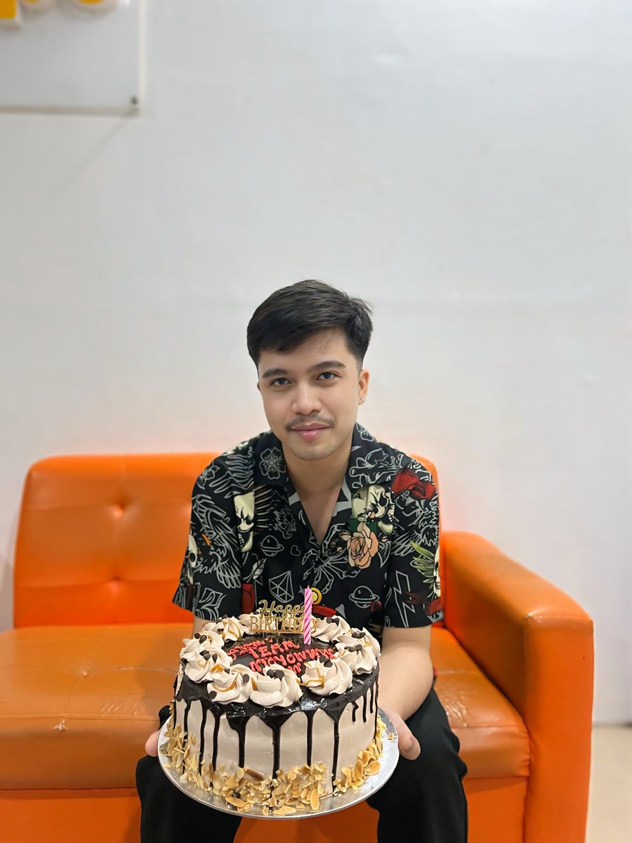 antoncutiepie's tweet photo. belated https://t.co/tMQ6HWFTlX