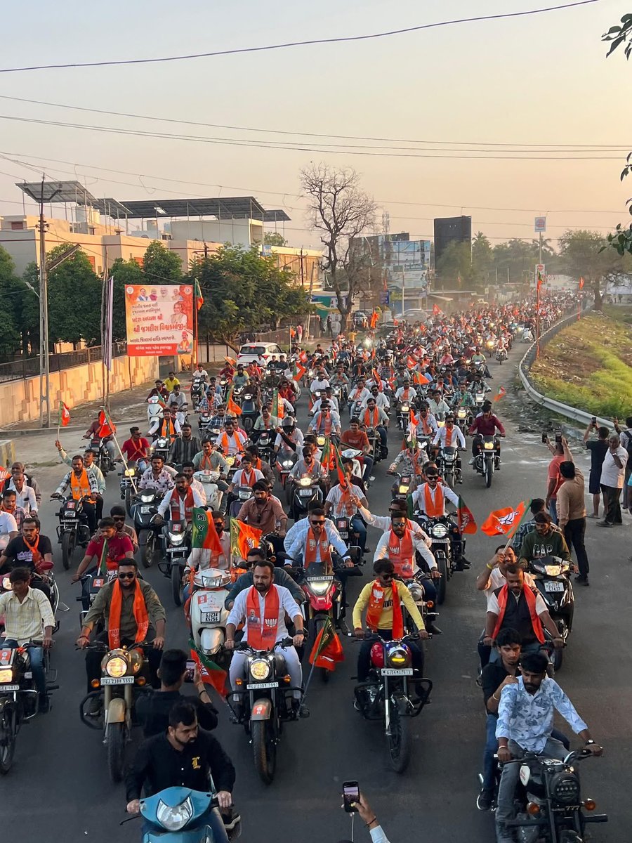 ચરોતરના કાર્યકર્તાઓએ પ્રદેશ અધ્યક્ષનું કર્યું ભવ્ય સ્વાગત...

પ્રદેશ અધ્યક્ષ શ્રી <a href="/MLAJagdish/">Jagdish Vishwakarma</a> જીનું આણંદના કાર્યકર્તાઓએ ભવ્ય રેલી દ્વારા ઉષ્માભર્યું સ્વાગત કર્યું.