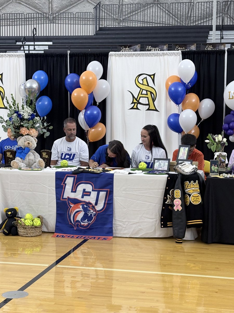 _STAsoftball's tweet image. Congratulations to our Lady Gators!💛🖤