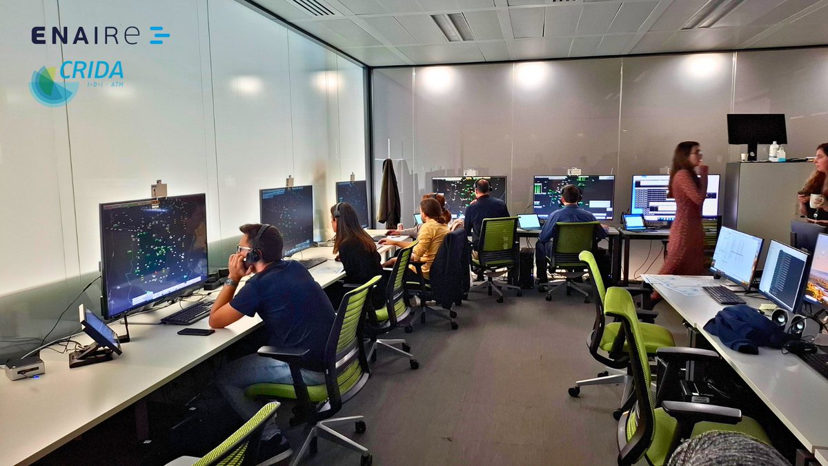 ENAIRE's tweet image. ✈️ Hoy hemos celebrado el #OpenDay para la diseminación de los ejercicios de validación de los proyectos #HARMONIC e #ISLAND en las instalaciones de #CRIDA en #Madrid. 

👉 Ambas soluciones son parte de proyectos de @SESAR_JU  liderados por @eurocontrol y tienen como objetivo