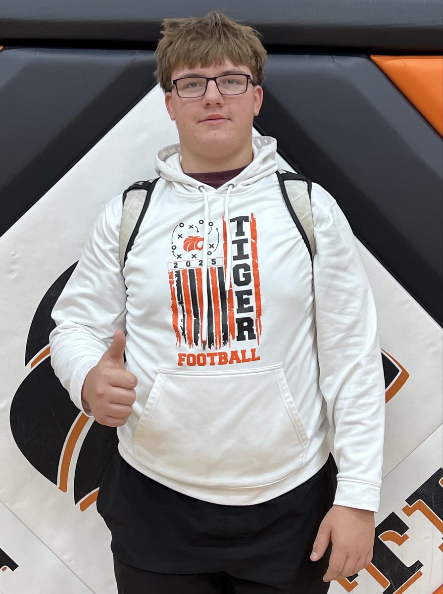 GTigerStrength's tweet image. ‼️ Male Power Clean - 225 lbs and ⬆️ 
⏱️ Fall 2025 

🏋🏼‍♀️ Welcome BACK!! 🏋🏼‍♀️

255 lbs. 
Breyton Anspach 

265 lbs. 
Josh Ringler