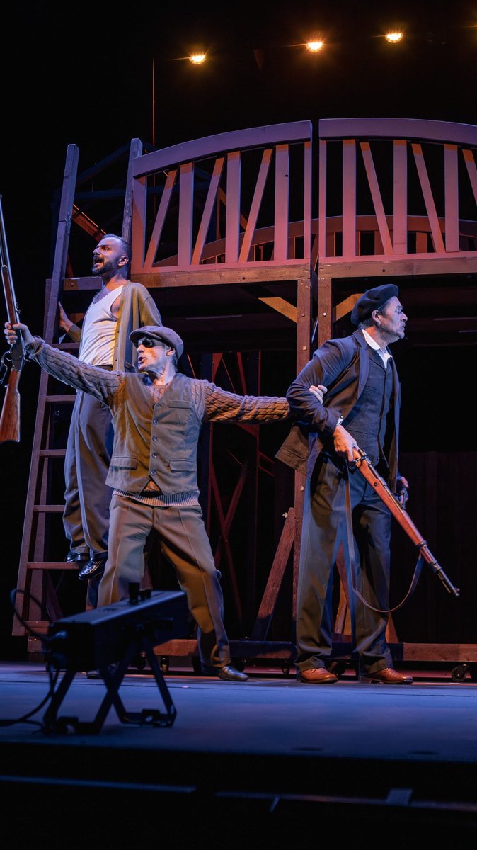 El cómic que te cuenta la historia de un pueblo minero vuelve al pueblo en forma de obra de teatro. Adaptación escénica de Luis Alija y la compañía Saltantes. 📌 Teatro Municipal. El Entrego
📆 Sábado 22 de noviembre
⏱ 20,00 horas
🎟 Entrada gratuita.