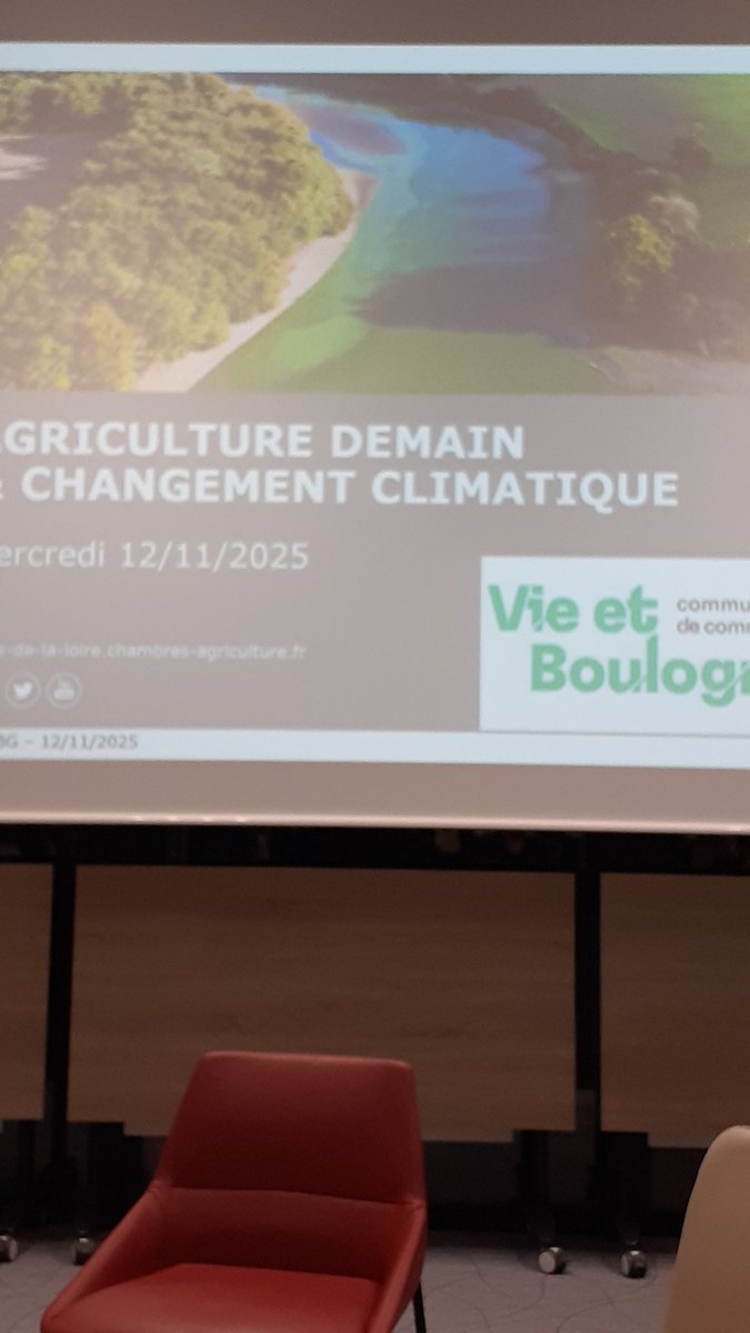 Une de ces soirées indispensables pour débattre de l'agriculture de demain face au changement climatique, à l'initiative de la communauté de communes Vie et Boulogne. Merci aux élus et agriculteurs ! Prochain rdv sur le sujet le 2 décembre à l'hôtel de région <a href="/paysdelaloire/">Pays de la Loire</a> !