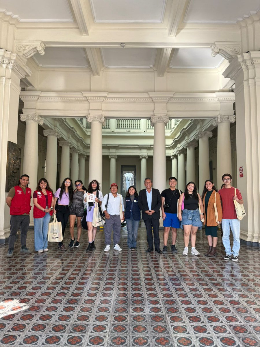 📚¡Las juventudes viviendo la literatura de cerca!
✅ Los jóvenes voluntarios del Proyecto Perú del Programa de Voluntariado Juvenil de la Alianza del Pacífico visitaron la Casa de la Literatura Peruana, donde fueron recibidos por su director, Gary Marroquín.