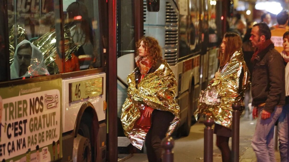 🇫🇷 Attentat au #Bataclan : La RATP a joué un rôle.

👉 Après l’attaque, les bus ont été réquisitionnés pour l’évacuation et l’accueil des victimes près de la salle de concert. Ils ont également servi d'abris temporaires et de centres de premiers secours. (Officiel) #13Novembre