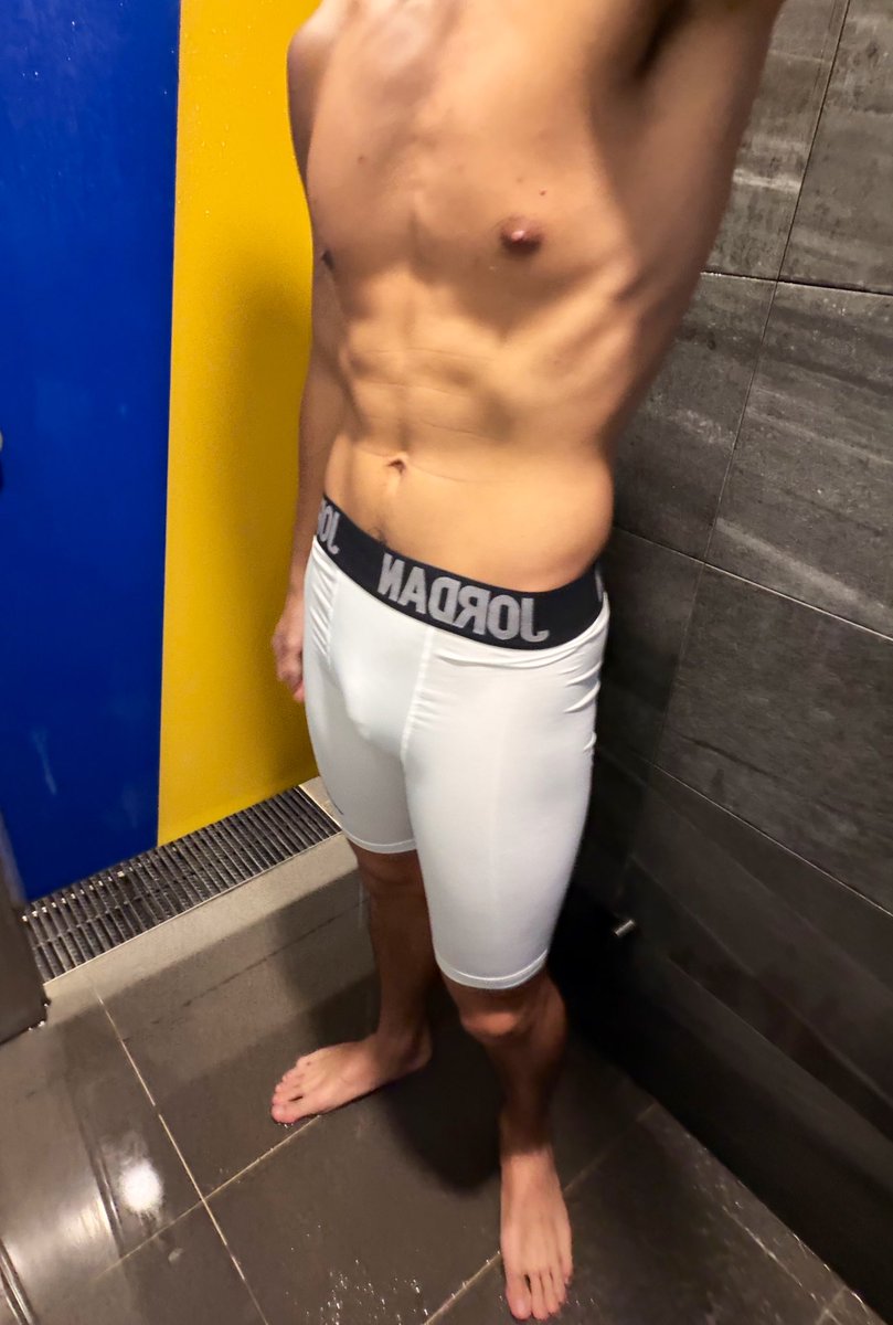 穿束褲去健身房也是很色🫣🫣🫣
有沒有人要跟我一起洗澡🥵🥵🥵
#束褲 #緊身控