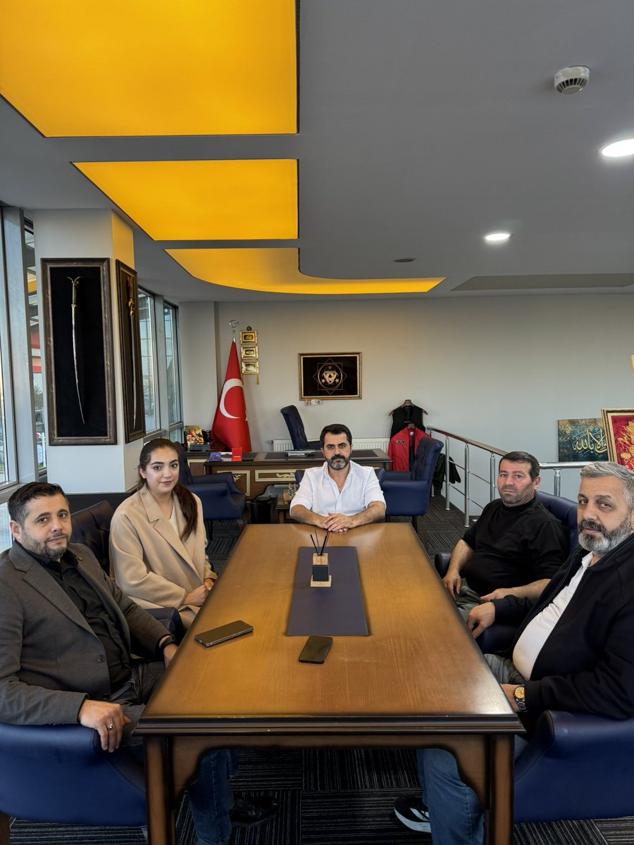 Mardinli Savurlu kıymetli hemşehrilerimiz,
Özgün Medya Haber Ajansı İmtiyaz Sahibi Sayın Aydın Özgün ile Arjin Düğün Salonları Sahibi Sayın İlhan Taş ve değerli ailelerini misafir etmekten büyük bir memnuniyet duyduk.

Nazik ziyaretleri, samimi sohbetleri ve gönülden muhabbetleri