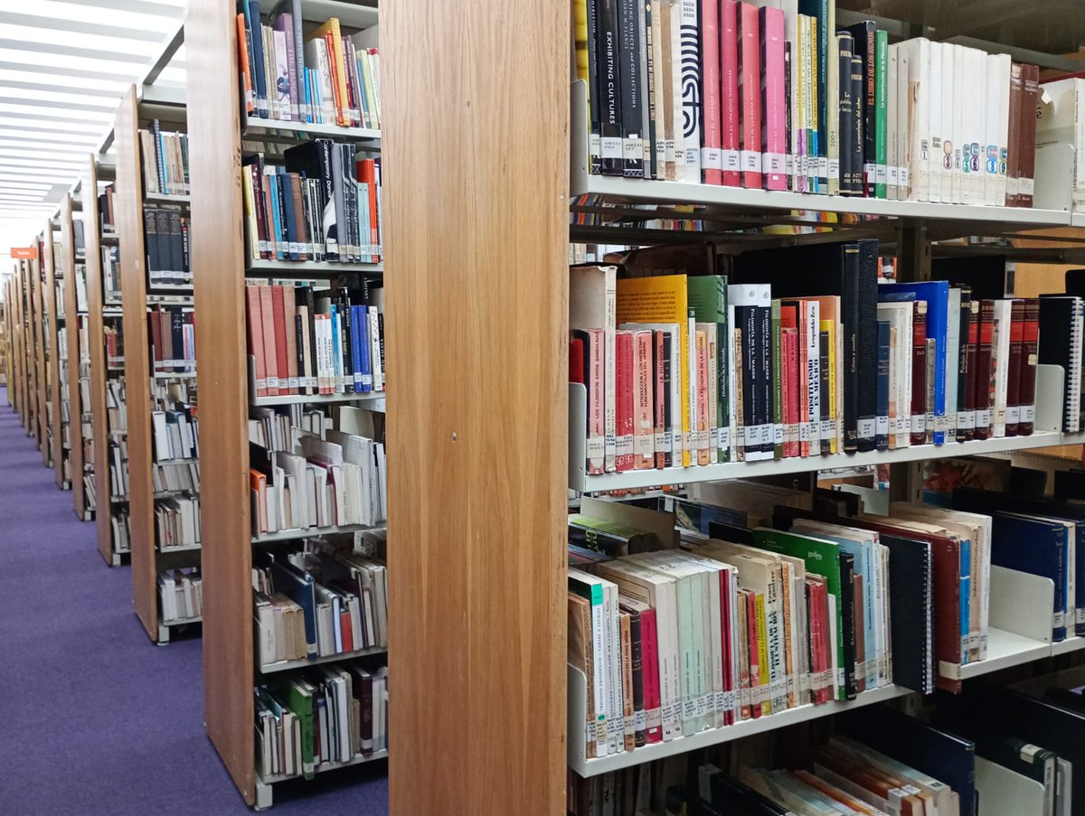 "el libro enriquece igualmente la
soledad y la compañía… La vida muere,
los libros permanecen."  Alfonso Reyes ✍️