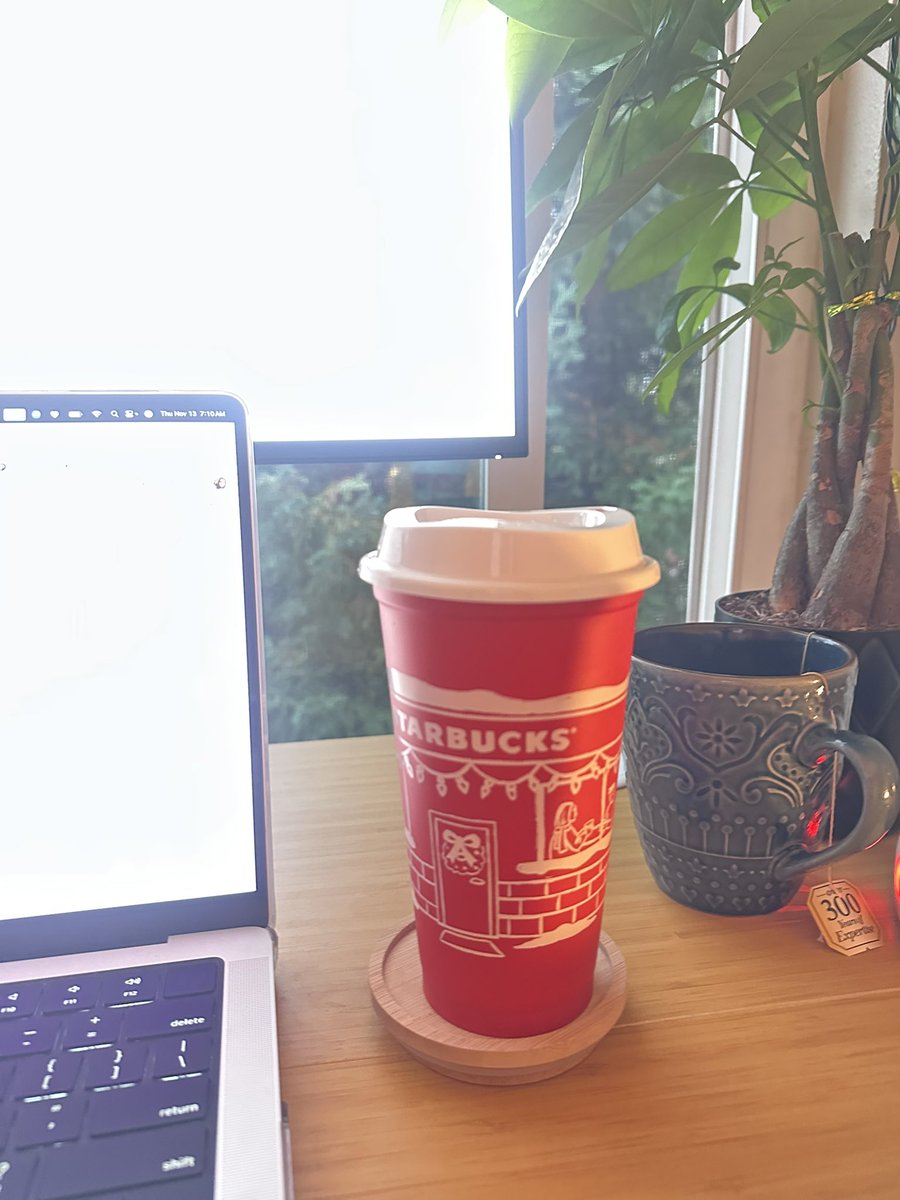 Kargichauhan_'s tweet photo. Finally made it this time @Starbucks
#starbucks
#redcupsstarbucks
#redcups https://t.co/dwkmwFnbYs