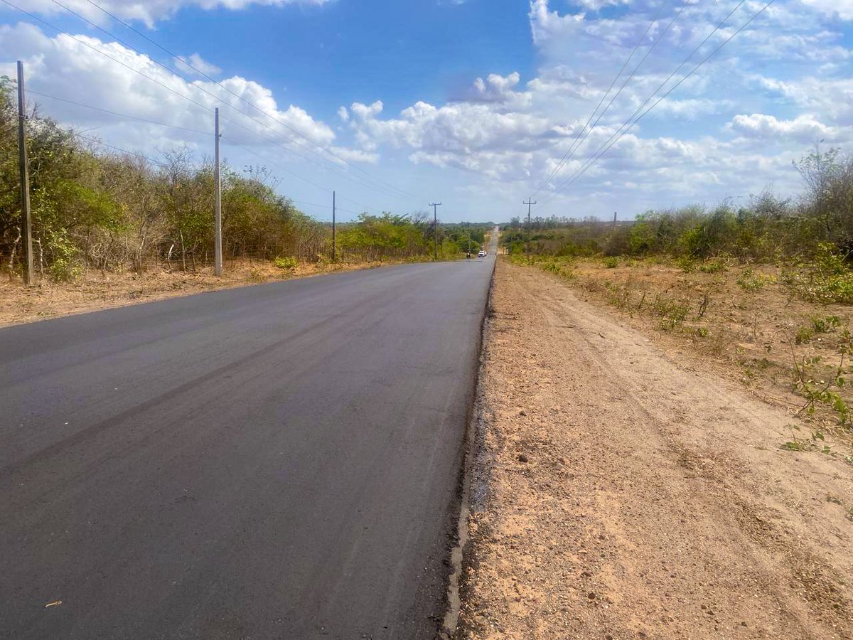 📍 MA-345

As obras de recapeamento asfáltico seguem avançando no trecho que liga o povoado Placas ao município de Araioses🚧

Com o novo asfalto, a rodovia ganha melhores condições de tráfego e impulsiona o desenvolvimento econômico das comunidades ao longo do percurso. 👏