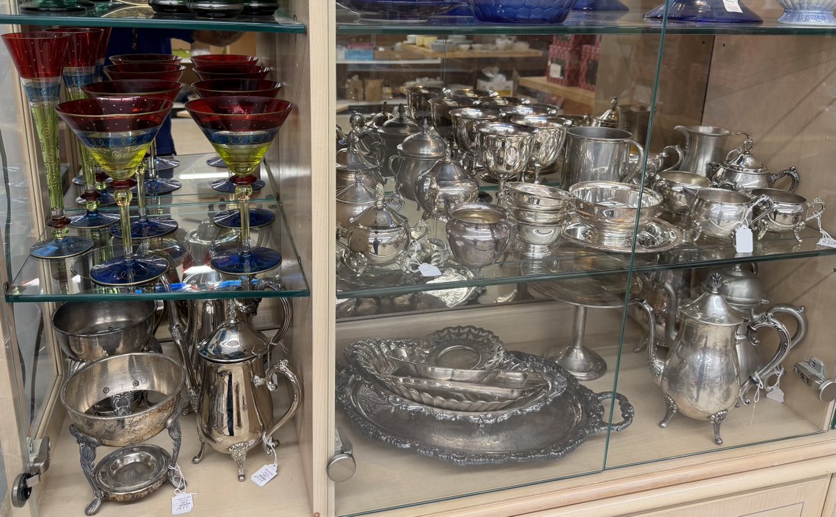 LT_Thrift's tweet image. Find unique treasures for your home at our 50% off Housewares, Home Decor &amp;amp; Furniture Sale today! 🛋️🪑🖼️ 11/13-11/15🍂

𝑆𝑜𝑚𝑒 𝑒𝑥𝑐𝑙𝑢𝑠𝑖𝑜𝑛𝑠 𝑚𝑎𝑦 𝑎𝑝𝑝𝑙𝑦.𝑰𝒕𝒆𝒎𝒔 𝒔𝒉𝒐𝒘𝒏  𝒇𝒓𝒐𝒎 𝒁𝒆𝒑𝒉𝒚𝒓𝒉𝒊𝒍𝒍𝒔 𝒔𝒕𝒐𝒓𝒆.💙 #thrift #thriftingcommunity #hospicethrift