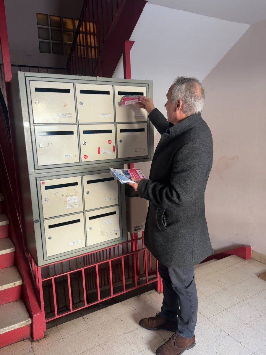MiguelThierry2's tweet photo. Sur le terrain à la Bastide 💪 Marché, porte-à-porte, échanges et énergie positive ! Merci à toutes et tous pour cet accueil chaleureux 🌞 #Bastide #Proximité https://t.co/uq3M1ym3cc