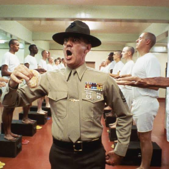 Infortunio  Anguissa.
Abbiamo capito che  il preparatore atletico del Napoli di quest’anno è  lui…