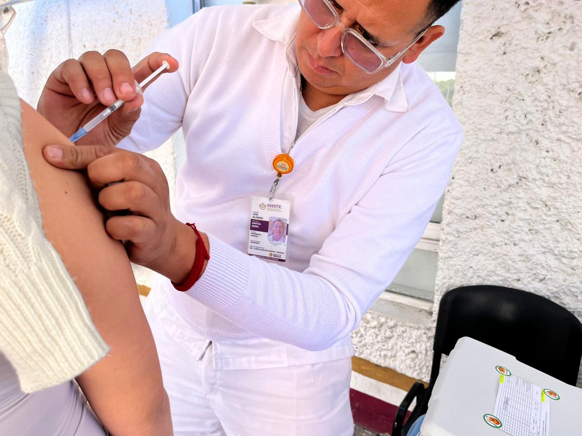 IsssteDurango's tweet image. 💉 ¡Protege tu salud este invierno!
El ISSSTE Durango aplica vacunas contra COVID-19, Influenza y Neumococo.
✅ Seguras
✅ Gratuitas
Acude a tu unidad de salud y cuida de ti y tu familia.
#ISSSTEDurango