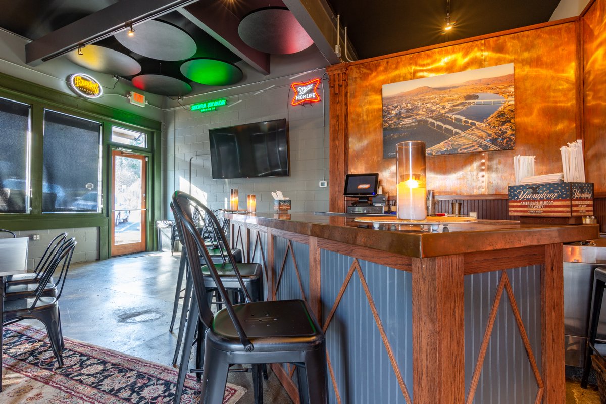 TremontTavern's tweet image. Is it even a party without burgers and beer? Enjoy these essentials along with other Tremont favorites in the comfort of our private event space.
Email David at tremontspot@gmail.com to start planning your next event.
#TremontTime #TheTremontSpot #CHAeats #PrivateDining