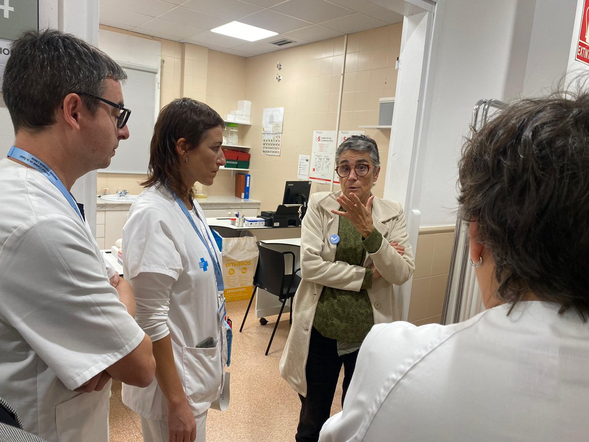 primariaicscat's tweet photo. 📍La consellera de @salutcat ha visitat el #CAPAgramunt de l'@icscat a Lleida per conèixer de primera mà la feina dels professionals dels equips. 

💬 Durant la trobada han compartit les necessitats del centre per seguir millorant l’atenció primària. https://t.co/QqrNm8igEa