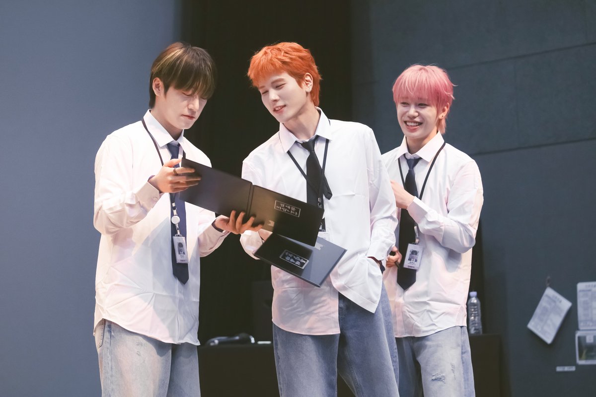 Hz__0403's tweet photo. 베프님 생일축하합니다 

#디그니티 #DIGNITY #온 #ON https://t.co/yt4y58uujf