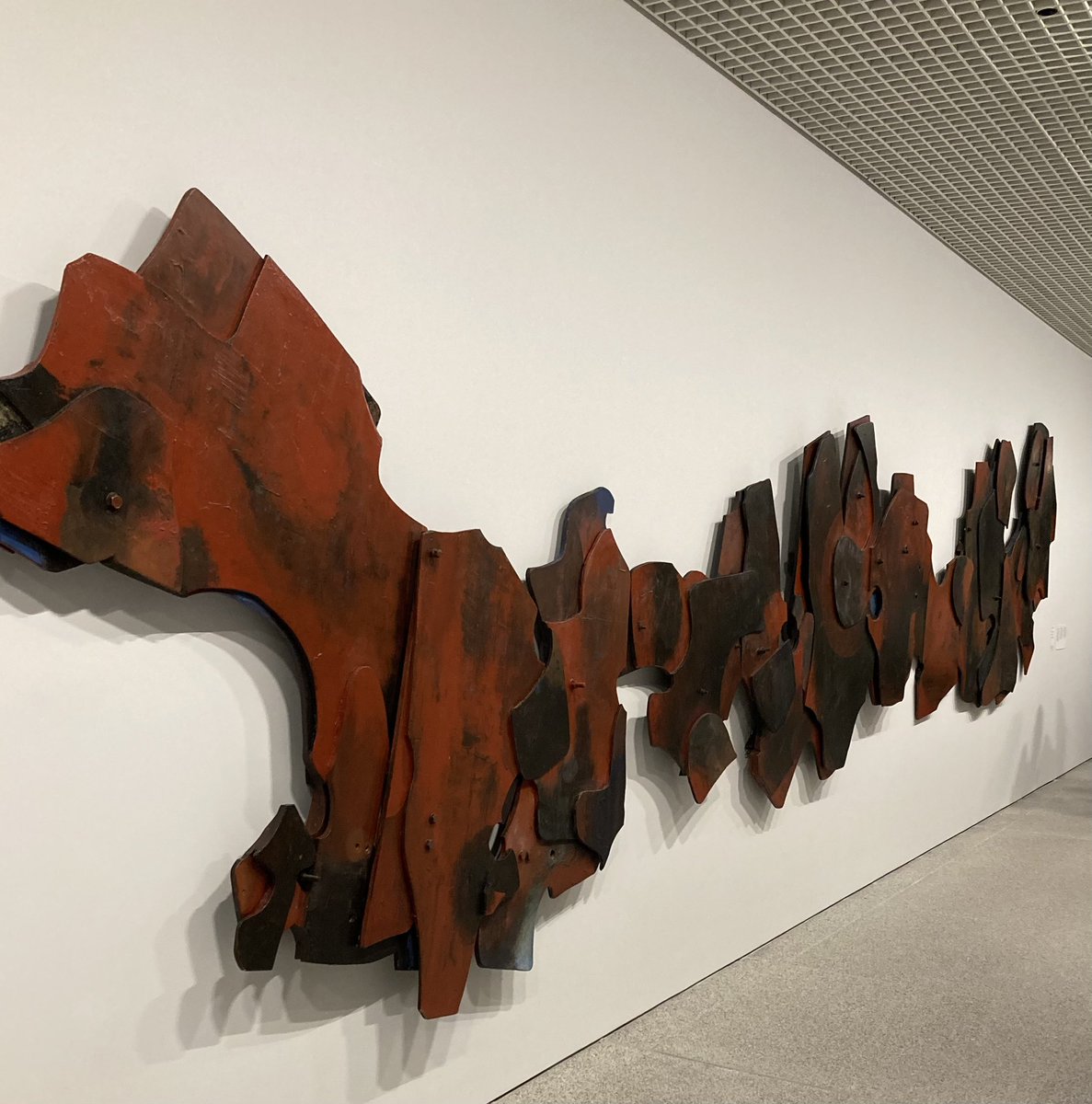 Itsasadarretik Abrara. Iñaki de la Fuente <a href="/bilbaomuseoa/">Museo BBAA Bilbao</a> bilbaomuseoa.eus/eu/ezagutu/ist…