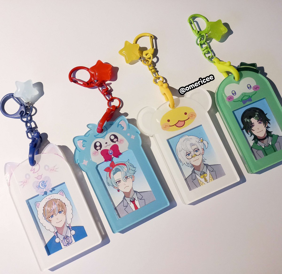 ☆⋆｡𖦹°‧★

pics of my new btb merch for #cf21  💙❤💛💚