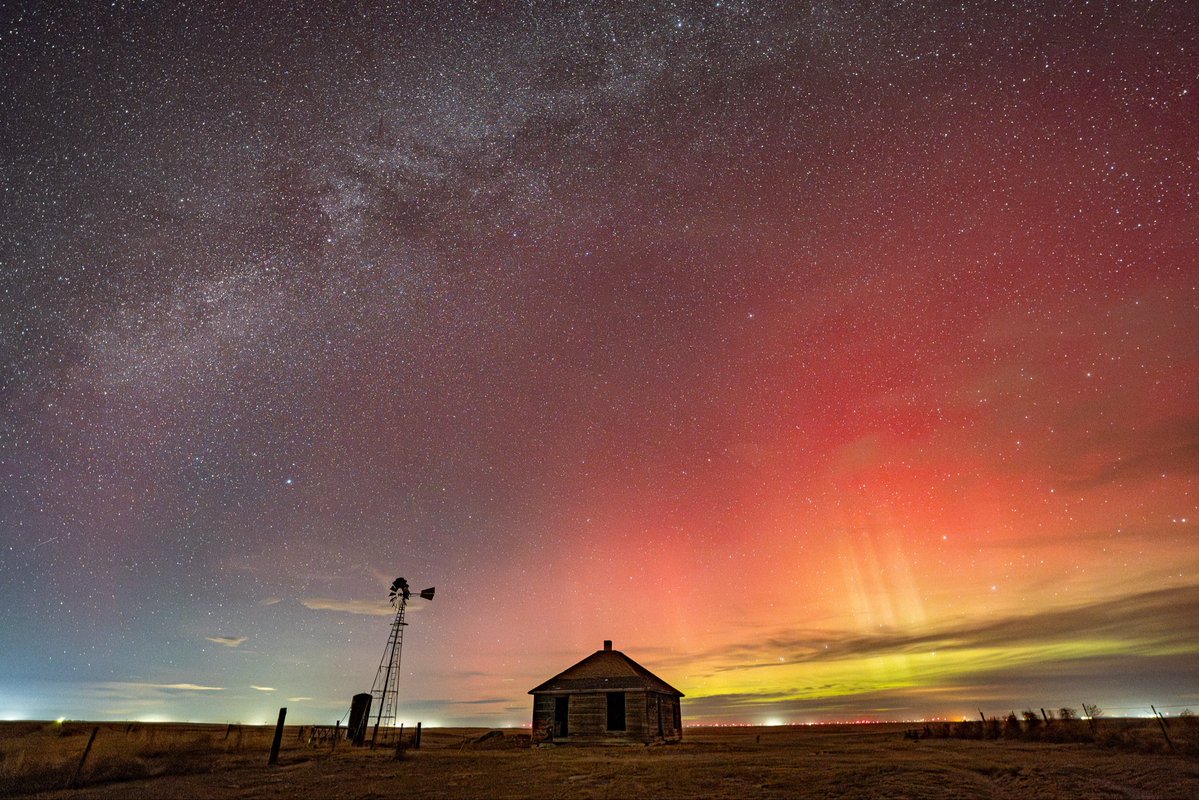 Connorjos's tweet image. 11/11: forecasted to be G3, reached G4
11/12: forecasted to be G4, reached G3 
What a great stretch of space weather! #cowx