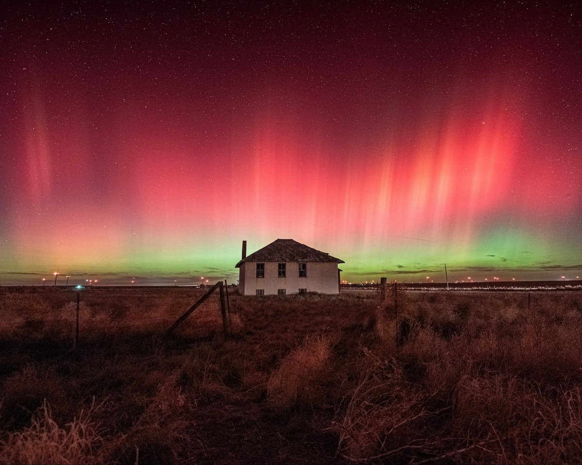 Connorjos's tweet image. 11/11: forecasted to be G3, reached G4
11/12: forecasted to be G4, reached G3 
What a great stretch of space weather! #cowx