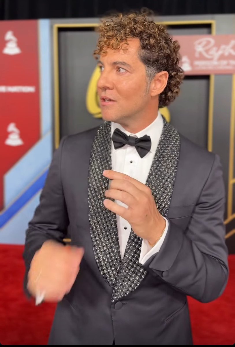 db_Jesi's tweet image. Y esos rulitos dorados? No te los cortes @davidbisbal 🙏🙏🙏🙏🙏❤️❤️❤️❤️