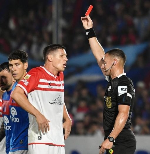 #EDLP 🇦🇹 Hoy será la reunión del Tribunal de Disciplina de AFA, donde se tratará la sanción a Guido Carrillo por su expulsión vs Tigre y posterior exceso verbal. Tentativamente, se analizan de tres a ¡CINCO! fechas.

🔙Por su roja ante NOB, recibió dos fechas.

ℹ <a href="/CapitalPunto/">Punto Capital Noticias</a>