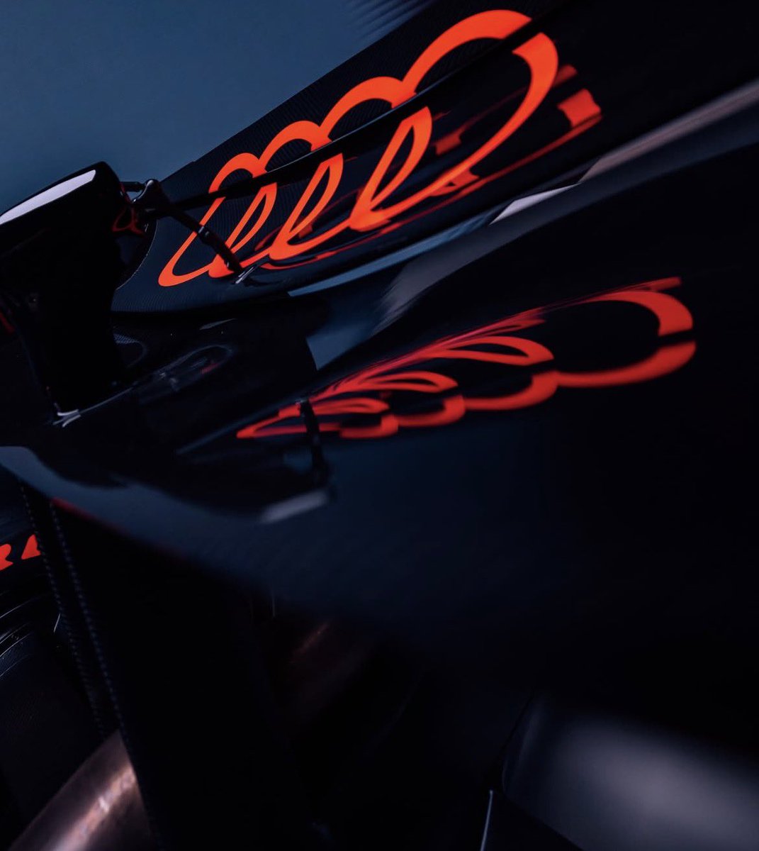 Audi F1 concept base livery revealed!

This is possibly what Audi's F1 livery could look like next year!

Yesterday Audi hosted their reveal event in Munich revealing this beautiful base livery for the 2026 Audi Revolut F1 team.

Follow for more updates!

Image credits: @audif1