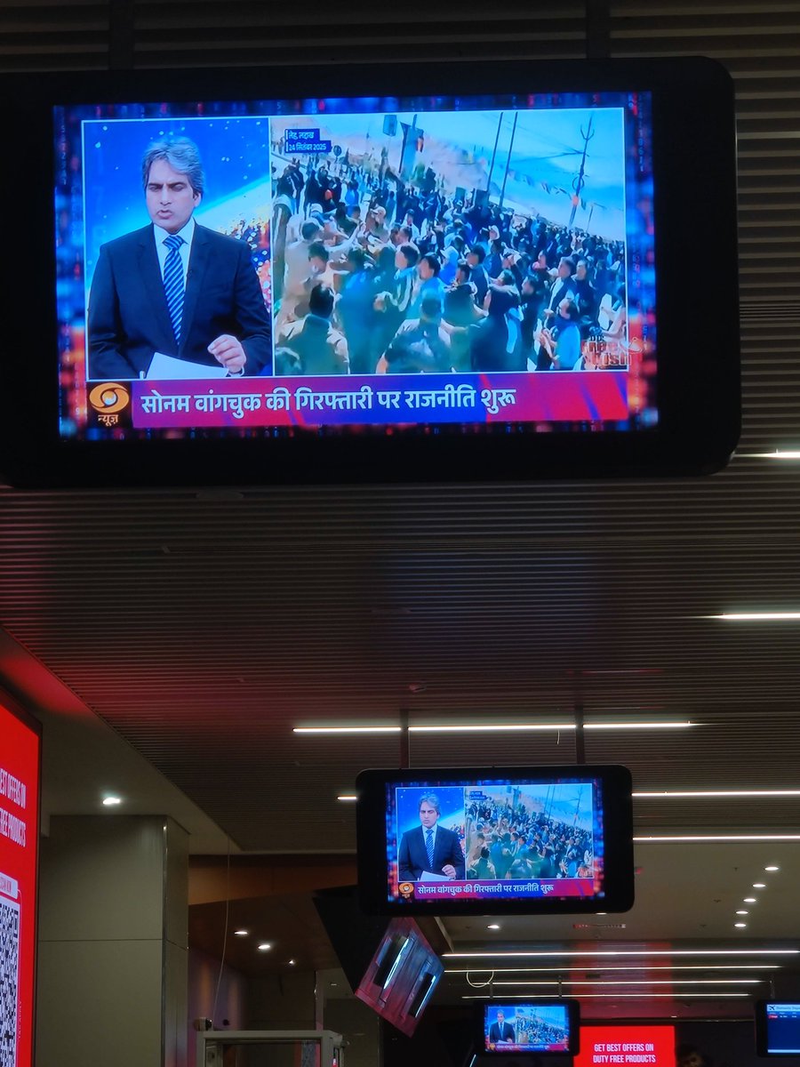 soulnhappiiness's tweet image. Enjoying the favourite show of billions around the globe 🌎 👨‍❤️‍👨👩‍❤️‍👨💏👨‍❤️‍👨👩‍❤️‍👨💏 
No. 1 show 🥇
No. 1 anchor 🥇 
#DecodeWithSudhirChaudhary 🧿♥️💯⚡✨🎵🎶💫
