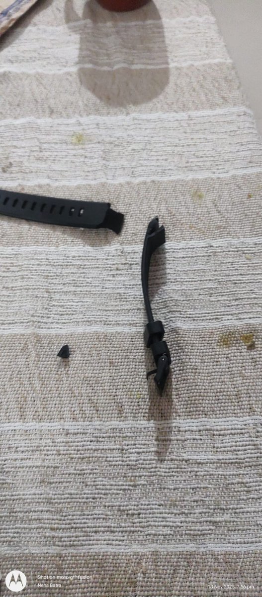 batra_kd's tweet image. Hey @Flipkart, this is pathetic service! 😡
Got a damaged watch with a cheap bogus strap, &amp;amp; ur customer care couldn’t care less! Tried reaching out, no proper response, no resolution. Is this how you treat paying customers?
#Flipkart #FlipkartFail #DamagedProduct #WorstService