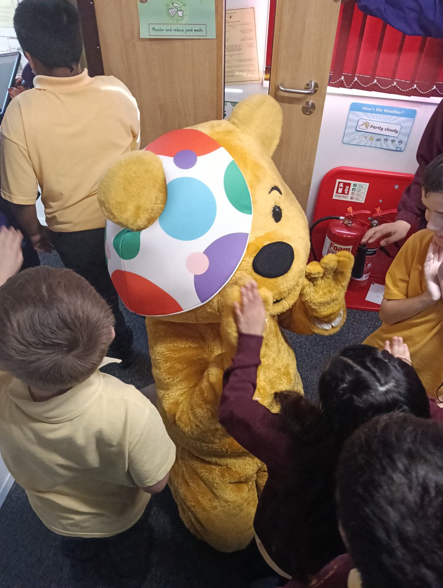 SpringfieldPri1's tweet image. Look who visited Springfield today!! Pudsey visited the classrooms and even got to play drums in Rock Steady! We are really excited for #ChildrenInNeed tomorrow