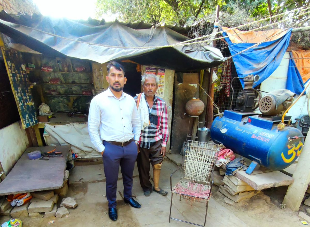 यह उपलब्धि इस बात का प्रमाण है कि मेरे बड़े भाई और उनकी पूरी टीम अपनी पूर्ण निष्ठा, ईमानदारी, समर्पण और टीम भावना के साथ कार्य करते हुए गरीब किसानों, उद्यमियों एवं खाता धारकों की आर्थिक समस्याओं का निराकरण करते हुए, अपने बैंक के लिए उत्कृष्ट कार्य कर रहे हैं।