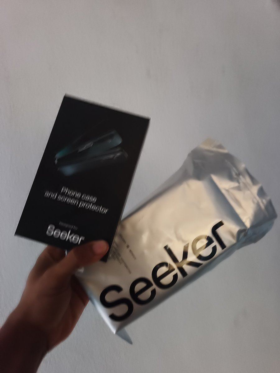 marvelouswn's tweet image. Seeker just landed! 📱📷From pre-order hype to doorstep reality, this beast is the ultimate Web3 mobile upgrade. Solana on steroids, straight in my pocket.  

Unboxing + first impressions thread 📷 #SeekerSZN #SolanaMobile 📷My @solanamobile
🤑