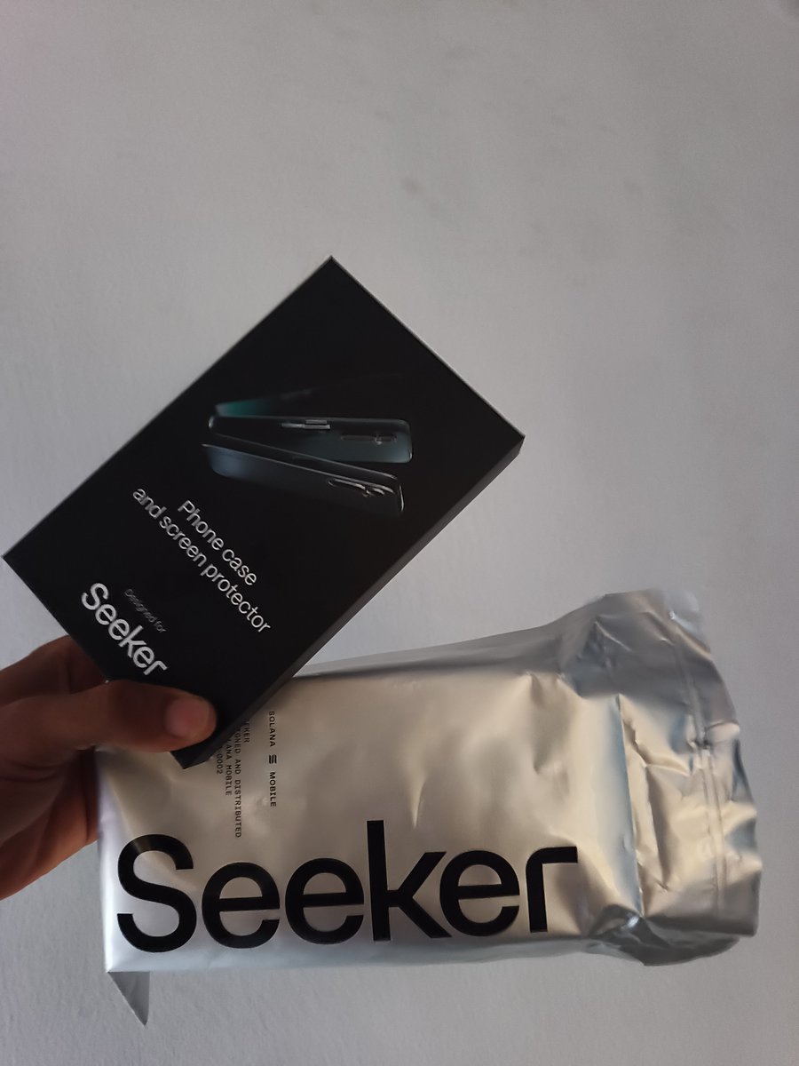 marvelouswn's tweet image. Seeker just landed! 📱📷From pre-order hype to doorstep reality, this beast is the ultimate Web3 mobile upgrade. Solana on steroids, straight in my pocket.  

Unboxing + first impressions thread 📷 #SeekerSZN #SolanaMobile 📷My @solanamobile
🤑