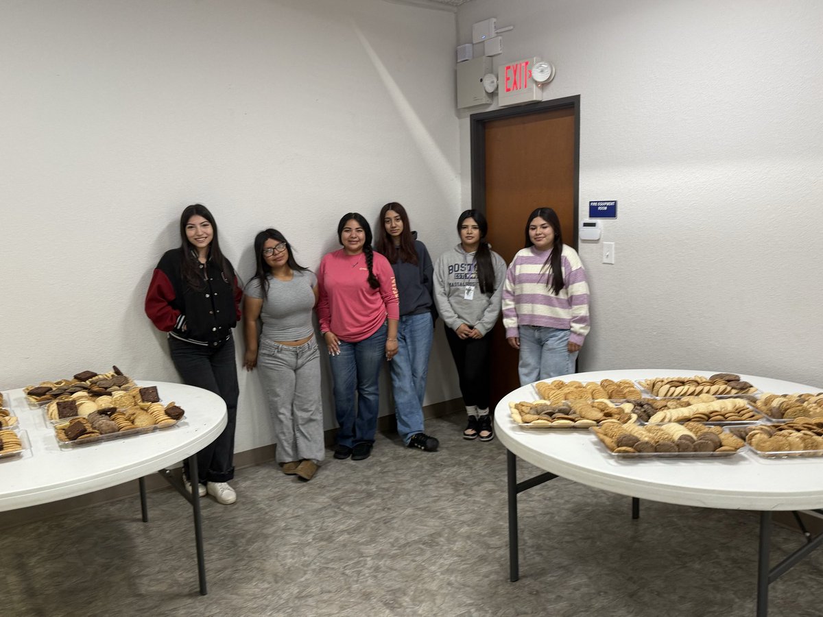 Our FCCLA members proudly baked and delivered cookies for the Lockhart Chamber of Commerce Veterans Day Ceremony! 🇺🇸 We’re honored to support our community and celebrate those who served. ❤️🤍💙

#LHS #Lockhart4People
#LockhartLeading