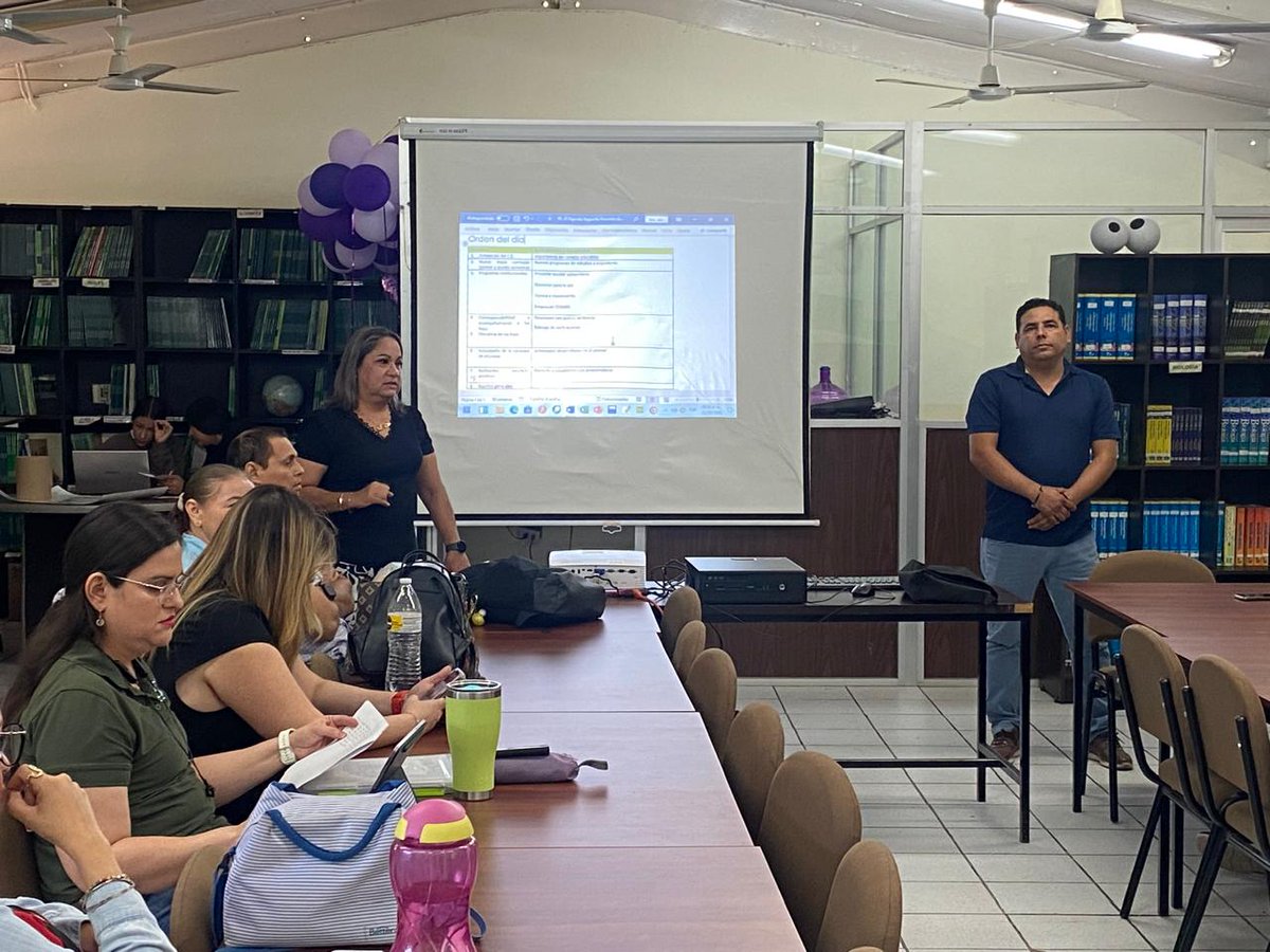 Cobaes221's tweet photo. 📚 Ayer a las 10 a.m. se realizó en COBAES 22 la 2ª Reunión de Cuerpos Académicos, con la participación de padres, estudiantes, docentes y directivos.
Se acordaron acciones para fortalecer la comunicación y la calidad educativa. 💪✨

#COBAES22 #cobaessinaloa https://t.co/QTbOdasCXn